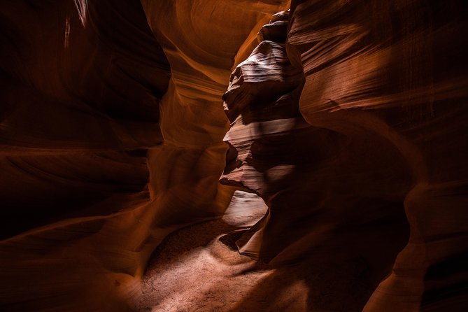 Antelope Canyon and Horseshoe Bend Small-Group Tour from Sedona or Flagstaff - Upper Antelope Canyon with Navajo Guidance: Where the Color Shows Up
