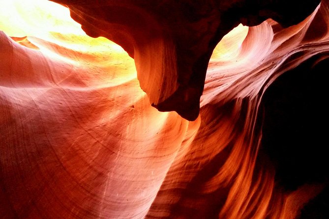 Antelope Slot Canyon and Horseshoe Bend Day Tour from Sedona - Crowd and light reality: your photos depend on timing