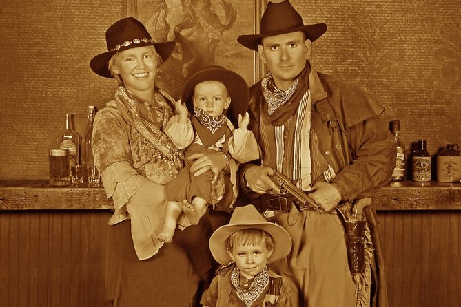 Chuck Wagon Supper & Western Stage Show at Blazin' M Ranch Ticket - Dinner at 6:30 pm: Chuckwagon-Style BBQ on Tin Plates