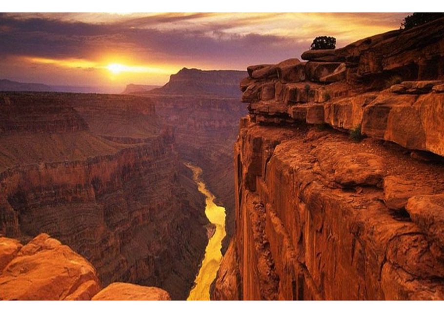 Sedona/Flagstaff: Grand Canyon Tour & First-Class Train Ride - Cameron Trading Post: Navajo art and practical souvenir shopping