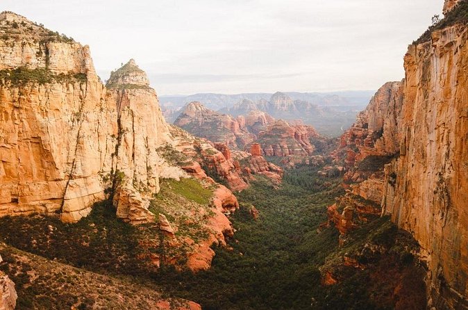 Sedona Helicopter Tour: Desert Thunder Tour - Bell Rock, Courthouse Butte, and Snoopy Rock: quick icons, sharp detail