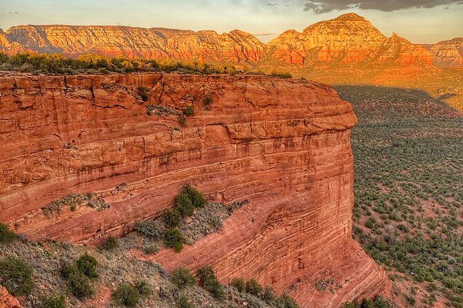 Sedona Sneak-a-Peak Hike With a Private Guide - Meeting points and transportation: show up, then disappear into the trail